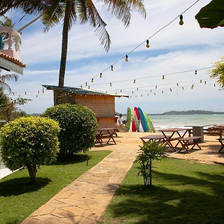 Alma Beach Hotel Weligama Exterior foto